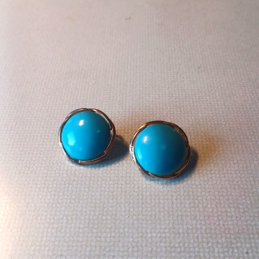 Vintage turquoise color earrings